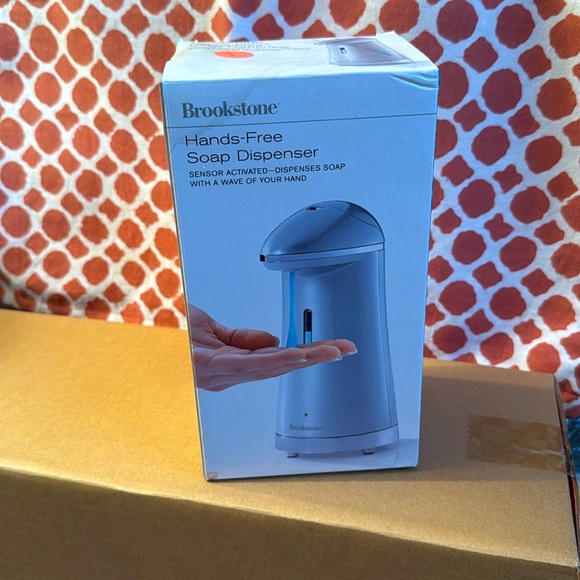 Brand New Brookstone Hands-Free Soap Dispenser - Picture 1 of 3